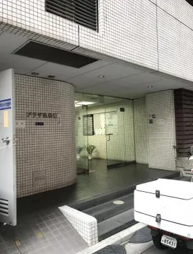 プラザ西新宿ビルの外観