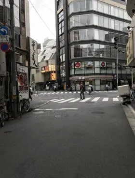 プラザ西新宿ビルの外観