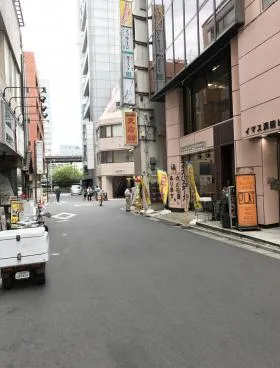 プラザ西新宿ビルの外観