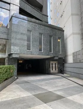 ファーストリアルタワー新宿(旧プロスペクト・アクス・ザ・タワー新館)ビルの外観