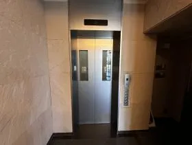 東栄神宮外苑ビルの外観