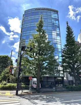 東栄神宮外苑ビルの外観