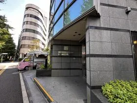 東栄神宮外苑ビルの外観