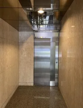 柳橋鈴和ビルの外観