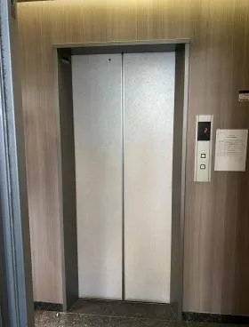 ツイントラスⅡビルの外観