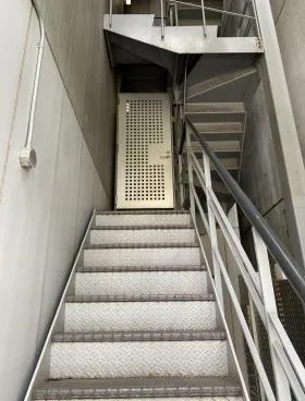 ツイントラスⅡビルの外観