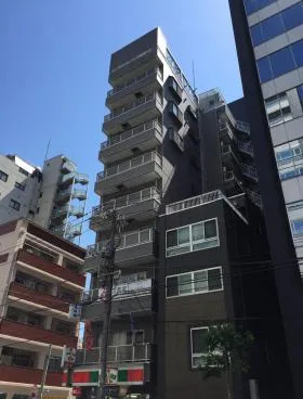 伊勢元総本店ビルの外観