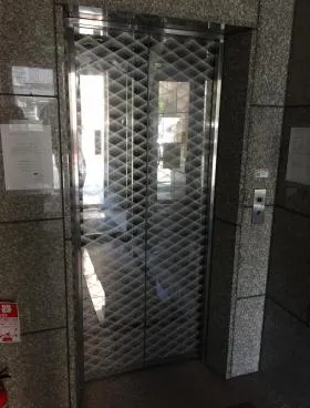 伊勢元総本店ビルの外観
