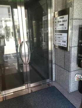 伊勢元総本店ビルの外観