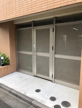 上野アムフラットⅡビルの外観