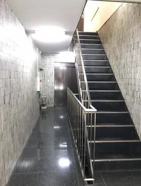 鍋嶋ビルの外観