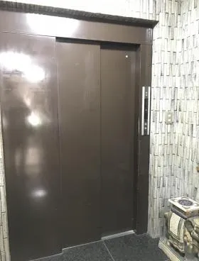 鍋嶋ビルの外観