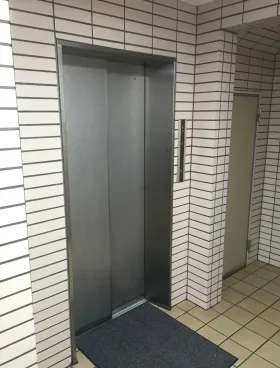 中西ビルの外観