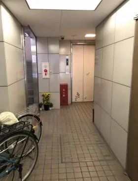 アローマ東上野ビルの外観