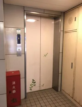 アローマ東上野ビルの外観