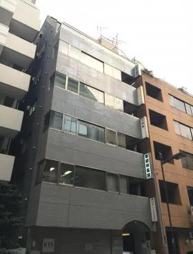 システム上野ビルの外観