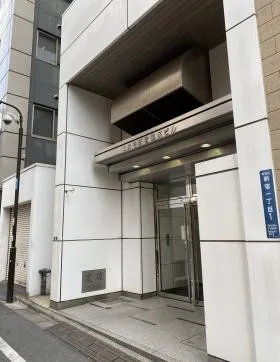 コスモ新宿御苑ビルの外観