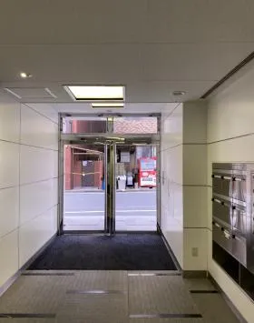 コスモ新宿御苑ビルの外観