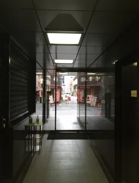 御苑高木ビルの外観