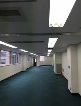 御苑高木ビルの外観