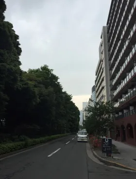 御苑高木ビルの外観