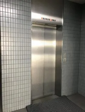 八木下ビルの外観