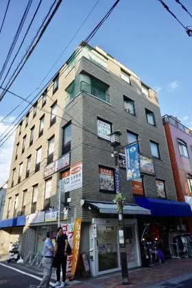 ヒロセビルの外観