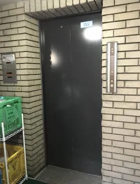 ヒロセビルの外観