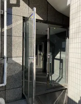 グローバル新神楽坂の外観
