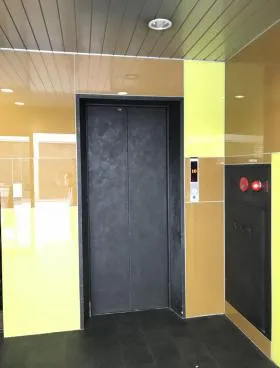 JF新宿御苑ビルの外観