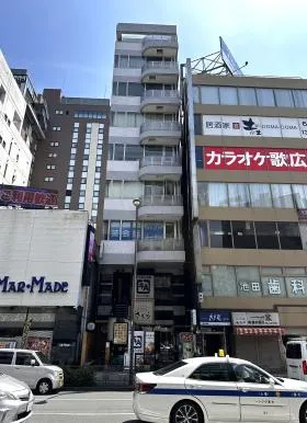 松楽ビルの外観
