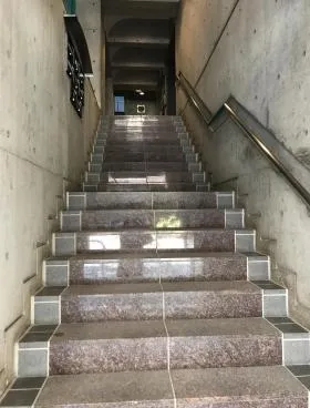 エムアイビルの外観