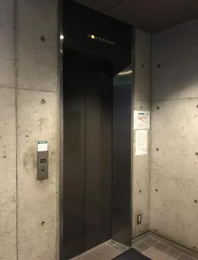 エムアイビルの外観