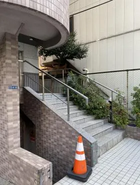 八重苅ビルの外観
