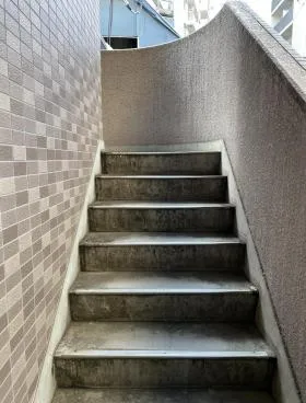 八重苅ビルの外観