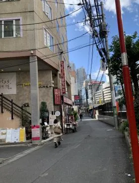 F2ビルの外観