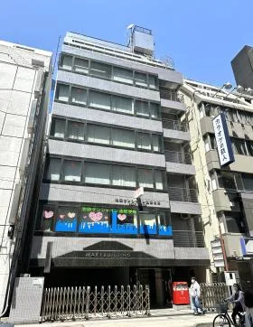 MAKIビルの外観
