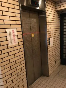 小川ビルの外観