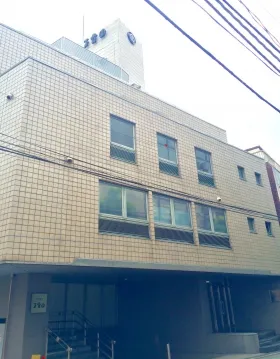玉露園ビルの外観