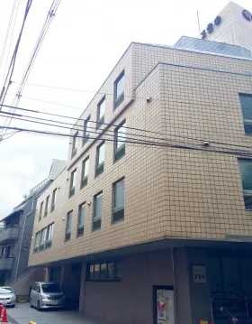 玉露園ビルの外観