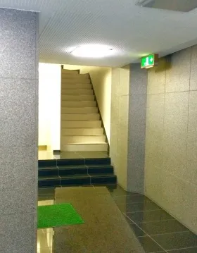 玉露園ビルの外観