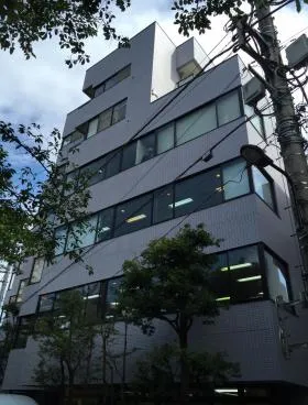山水ビルの外観