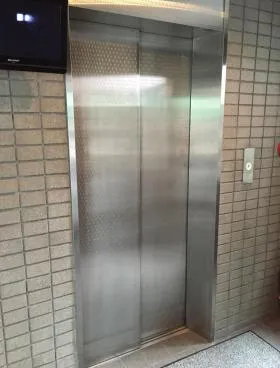 井上旭門ビルの外観