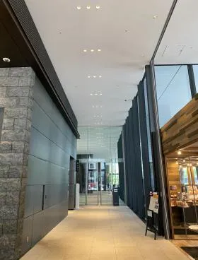 京橋トラストタワーの外観
