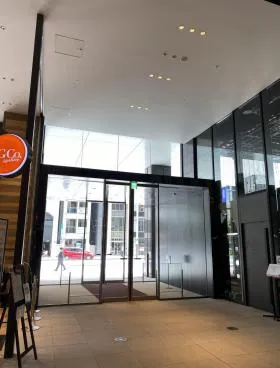 京橋トラストタワーの外観