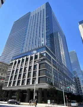 京橋トラストタワーの外観