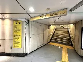 出入口7を目指す