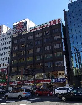 丸正総本店ビルの外観