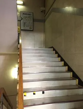 丸正総本店ビルの外観