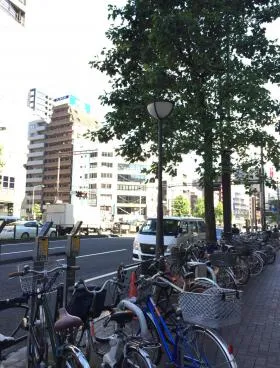 丸正総本店ビルの外観